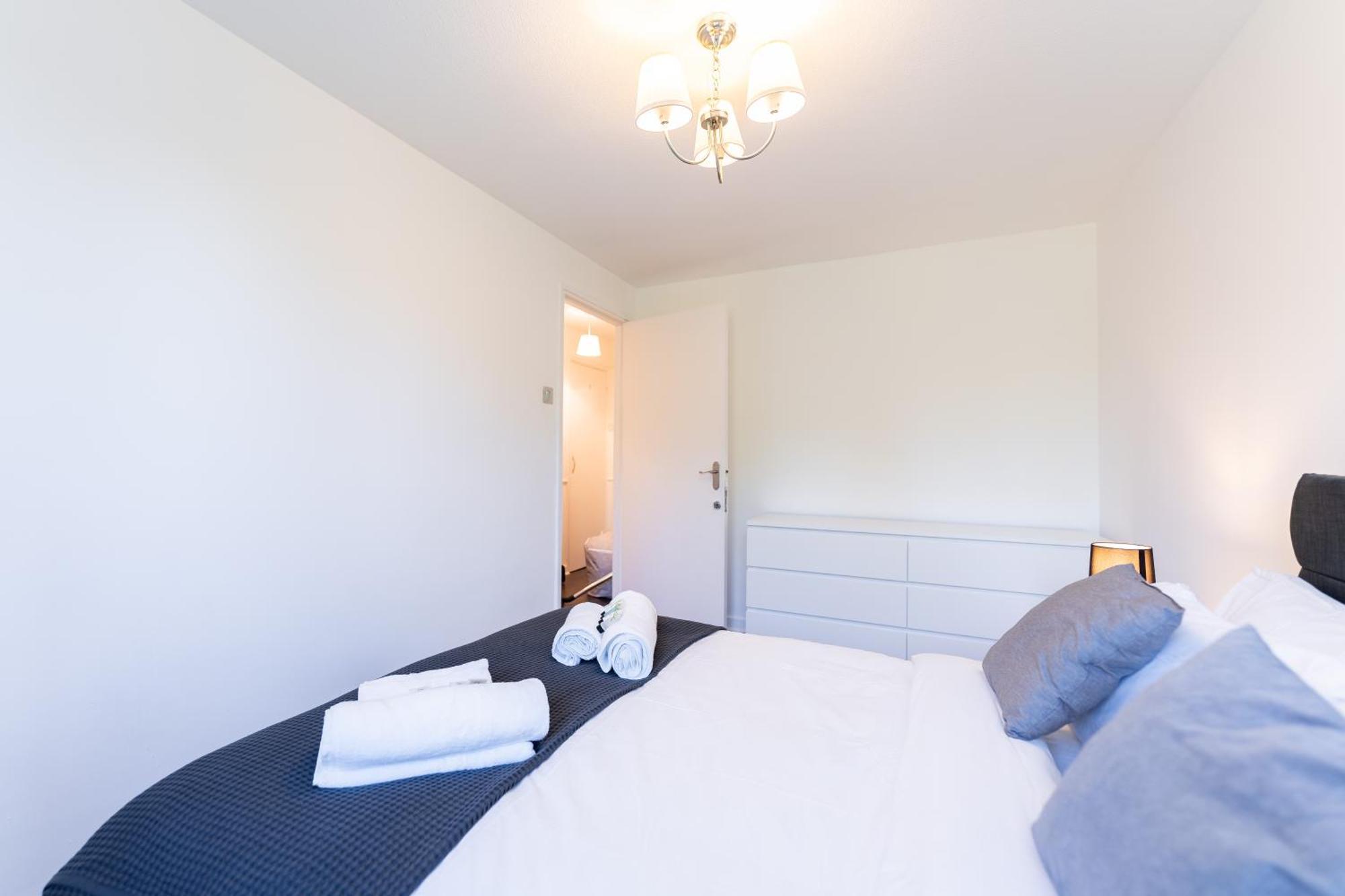 Luxury 3 Bedroom Flat With Balcony In Westbourne Park Лондон Экстерьер фото